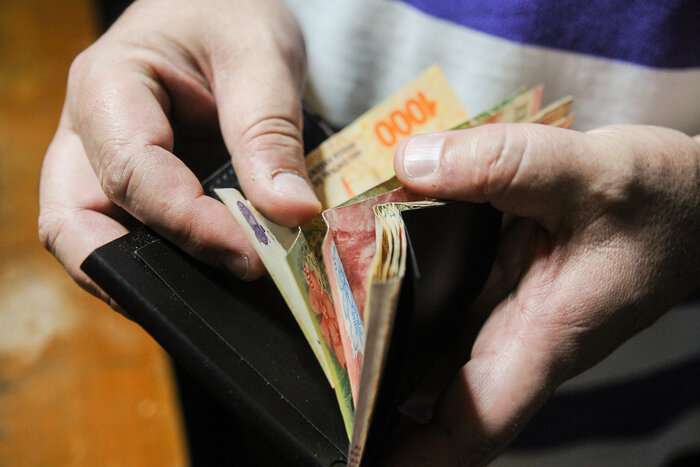 Buenos Aires, 29 De Octubre De 2021 Billetera Dinero Plata Efectivo Foto Guadalupe Lombardo