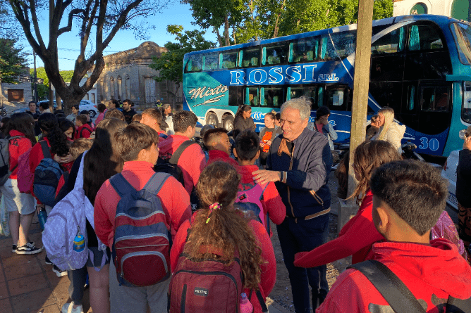 Partió Un Nuevo Contingente De Egresados Con Destino A La Costa