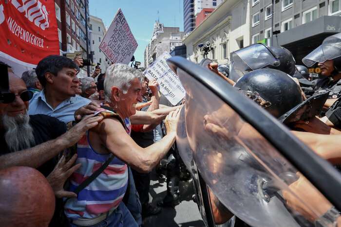 Argentina Economy Pensioners Protest