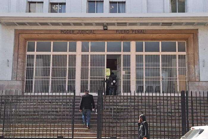 Son Un Hombre Y Su Esposa, En La Plata