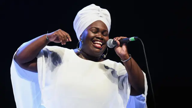 Daymé Arocena: «salir De Cuba Es Como Entrar En Una Máquina Del Tiempo. Salir De Los Años 60 Y Montarse Directamente En El Presente» 67b3b8f39a85c.webp
