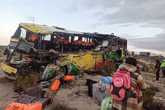 Chocaron Dos Buses En Bolivia Y Hay 37 Muertos