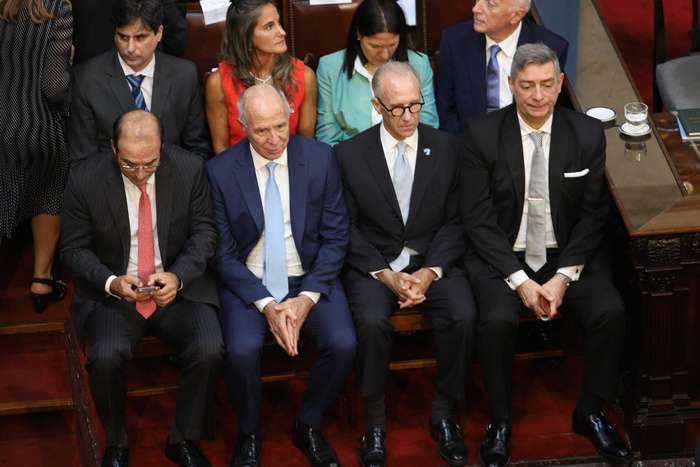 Contra la corte suprema