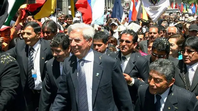 La «áspera y violenta» relación de vargas llosa con perú, donde pasó sus últimos e intensos meses de vida 680eb06e9f694.webp