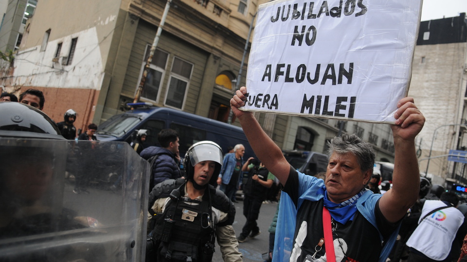 Los jubilados marchan, la policía reprime 6812a42569e36.jpeg