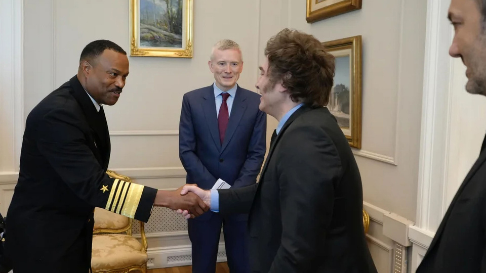 Milei recibió con todos los honores al jefe del comando sur de estados unidos 681152a325ab2.jpeg