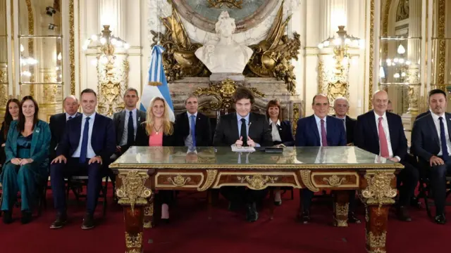 Qué significa para los argentinos el levantamiento parcial del «cepo» sobre el dólar y qué impacto tiene en la economía de ese país 67fd8d0311351.webp