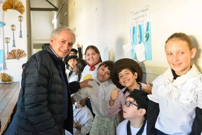 Escolares en actos del 25 de mayo