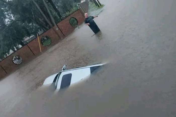 Zárate y pergamino, bajo el agua