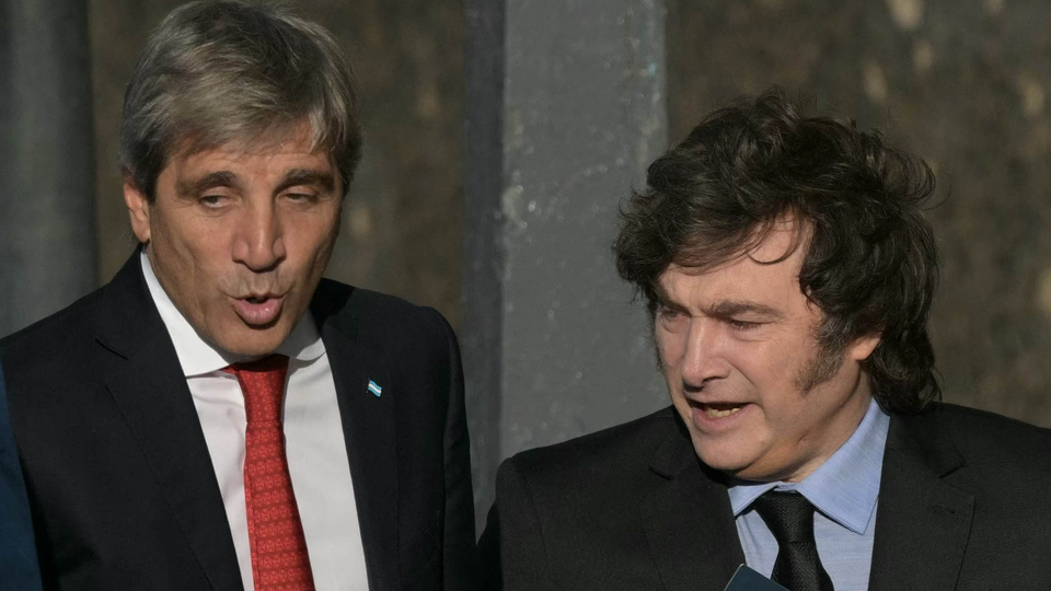 Caputo insulta al periodismo mientras pone el ojo en los ahorros en dólares 68193ba3256ee.jpeg