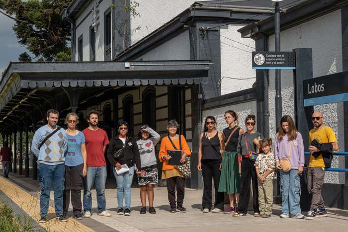 Piden micros para reemplazar a los trenes