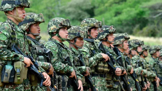 «plan pistola»: el rebrote de violencia en colombia que deja al menos 27 policías y militares asesinados y que recuerda a la estrategia de terror de pablo escobar 681bdf7317034.webp