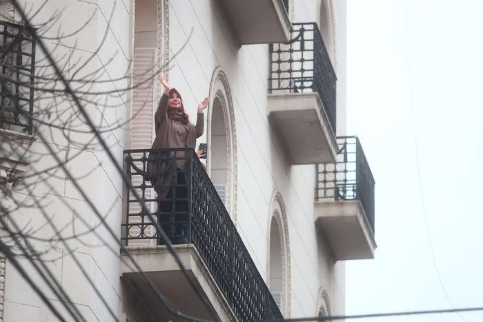 Dejar a cristina en un calabozo