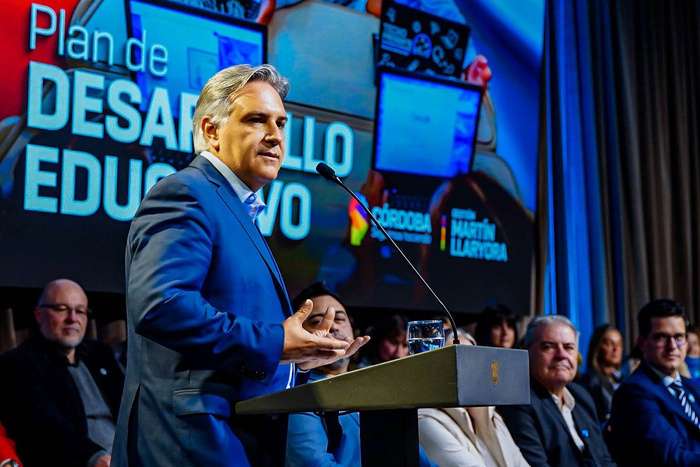 Llaryora se desmarca