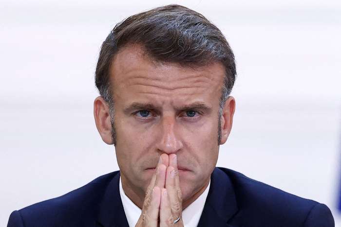Macron adelantó
