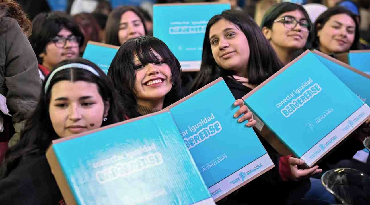 Reciben computadoras