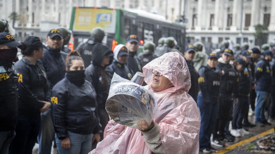 Bullrich y el clásico de cada miércoles: un fuerte operativo en la marcha de los jubilados 687827a5036ad.jpeg