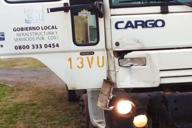 Camion muni choco con caballos