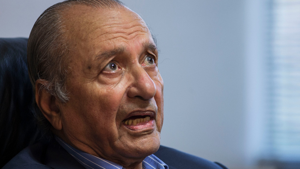 Eduardo menem, muy enojado por la serie de su hermano carlos 6871901ef2253.jpeg