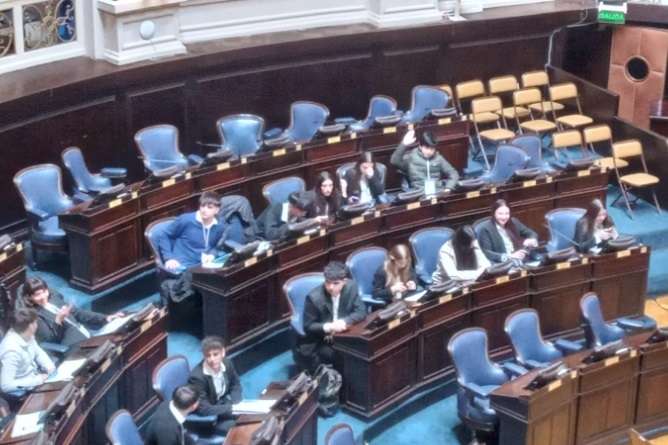 Estudiantes chascomunenses en camara diputados prov.