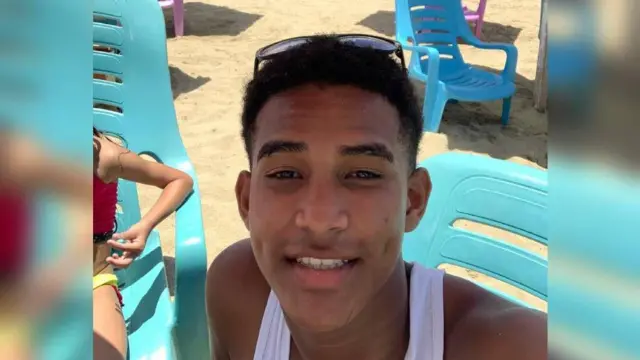 «nos comentó que lo habían asfixiado hasta botar sangre por la nariz»: el adolescente que lleva un año detenido en venezuela por los ataques contra las estatuas de chávez 6882b46f70041.webp