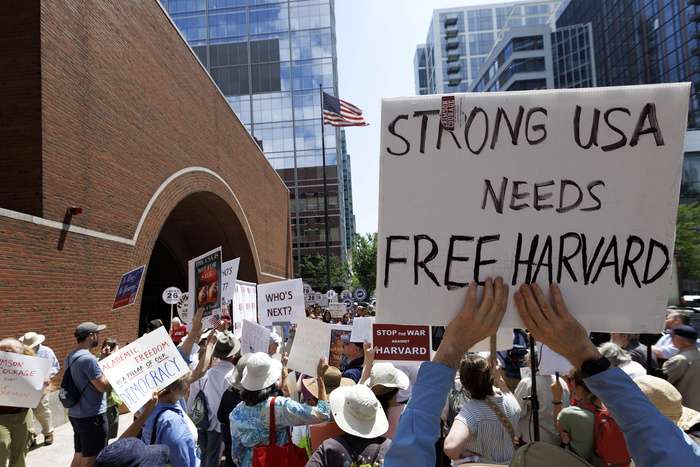 Recorte de fondos a harvard