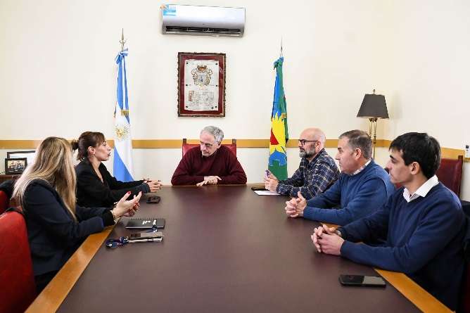 Javier gastón recibió a las nuevas autoridades del banco macro