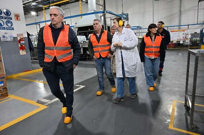 Javier gastón recorrió la planta de villa del sur