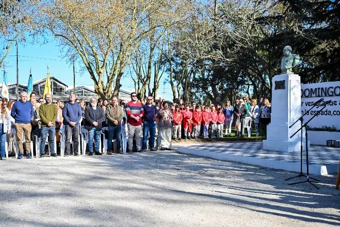 Homenaje a sarmiento