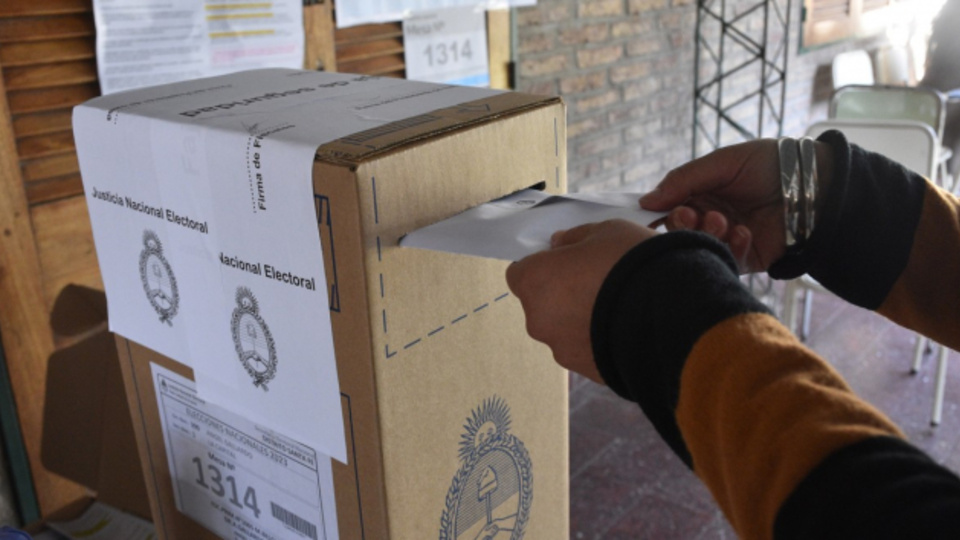 Elecciones pba 2025: una última encuesta revela que la crisis de las coimas “deterioró la credibilidad” de milei y compañía 68b8c11b249f9.jpeg