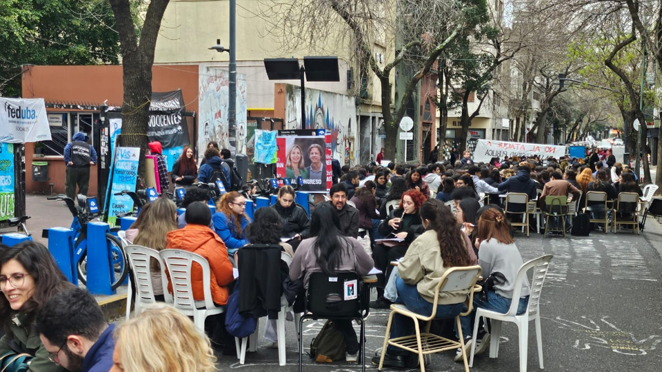 Habrá clases públicas en plaza de mayo por el financiamiento docente  68ba12ae87fd6.jpeg