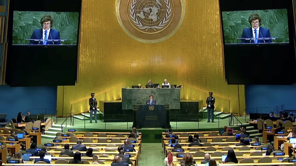 Javier milei repitió elogios a trump y críticas a la onu ante un auditorio casi vacío 68d4709b3c6b9.jpeg