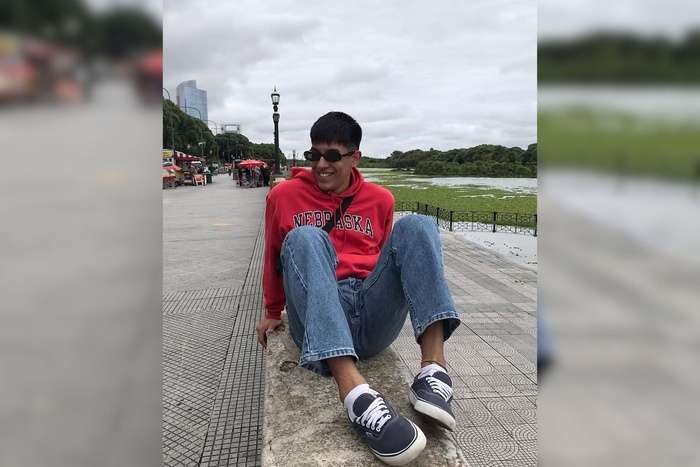 Le desfiguraron la cara a golpes por ser gay