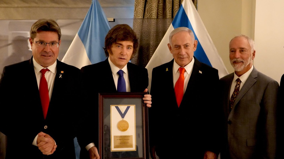 Tras embolsar los dólares de trump, milei encara su último día de gira en estados unidos 68d5c225871ab.jpeg