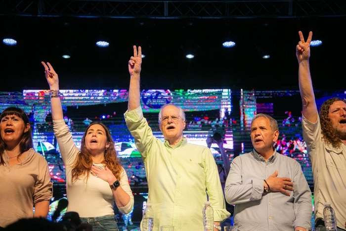 Taiana cruzó a milei