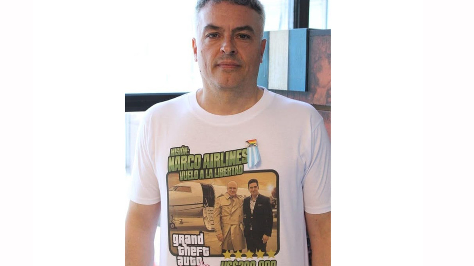 «misión: narco airlines, vuelo a la libertad»: la chicana de paulón a espert en una remera 68ddab1f0fcdb.jpeg