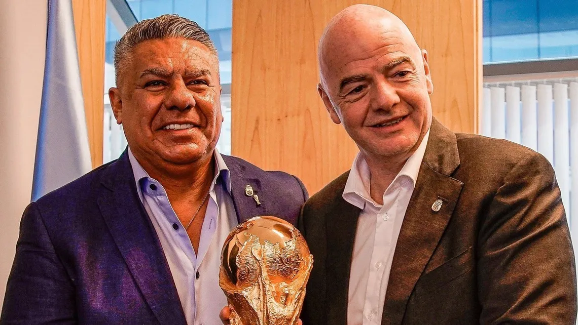 Gianni Infantino y Chiqui Tapia
