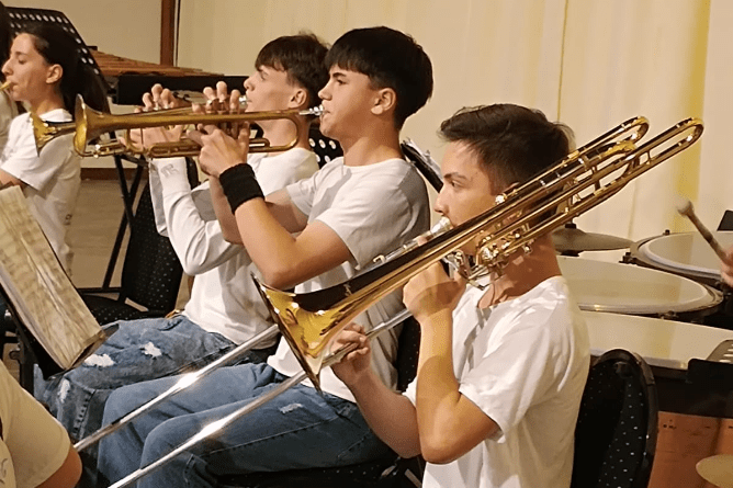 ORQUESTA ESC EN EL BRAZZOLA